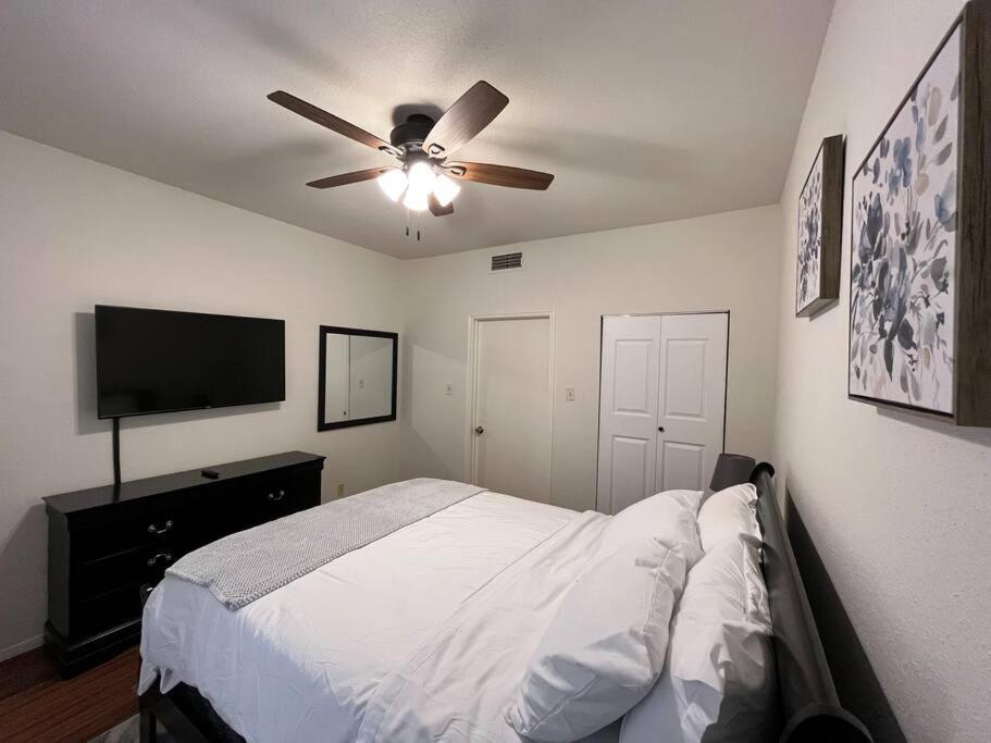 Home Away From Home-Cozy 2 Bdrm Condo/Med Cntr/Nrg Хюстън Екстериор снимка